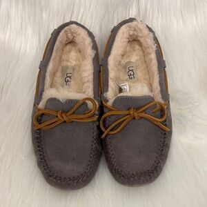 UGG Gray Dakota Suede Moccasin Slippers Mocs 5 EXCELLENT WORN ONCE!!